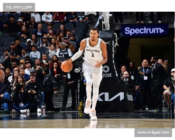 文班亚马生涯第500次封盖里程碑之夜，膝盖碰撞成比赛转折点